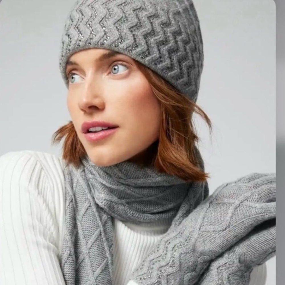 WHBM WHITE HOUSE BLACK MARKET Knit RHINESTONE Cable Beanie and Glove Set GRAY